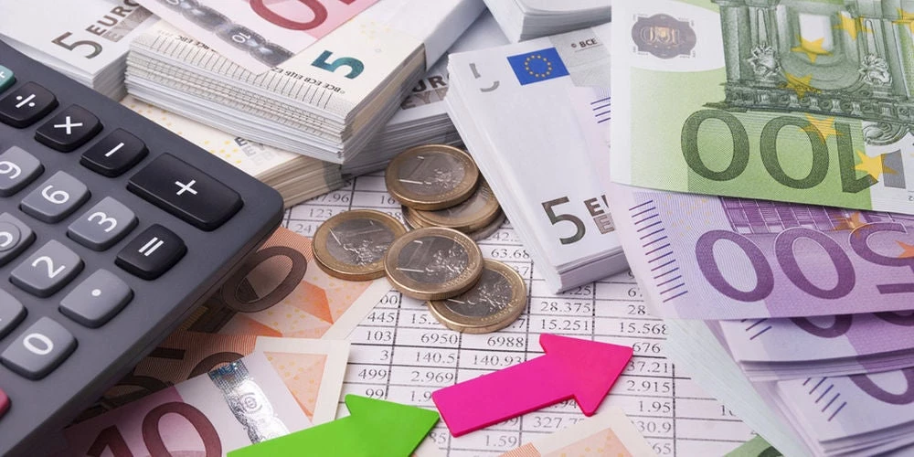 Σοκ για τους ελεύθερους επαγγελματίες από 2019 -Φόροι και εισφορές 6 στα 10 ευρώ